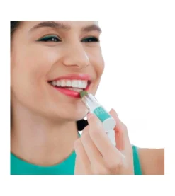 Barra de labios Magic con CBD>Dermacol