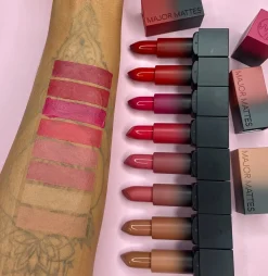 Barra de labios Major Mattes - House Red>W7 Online