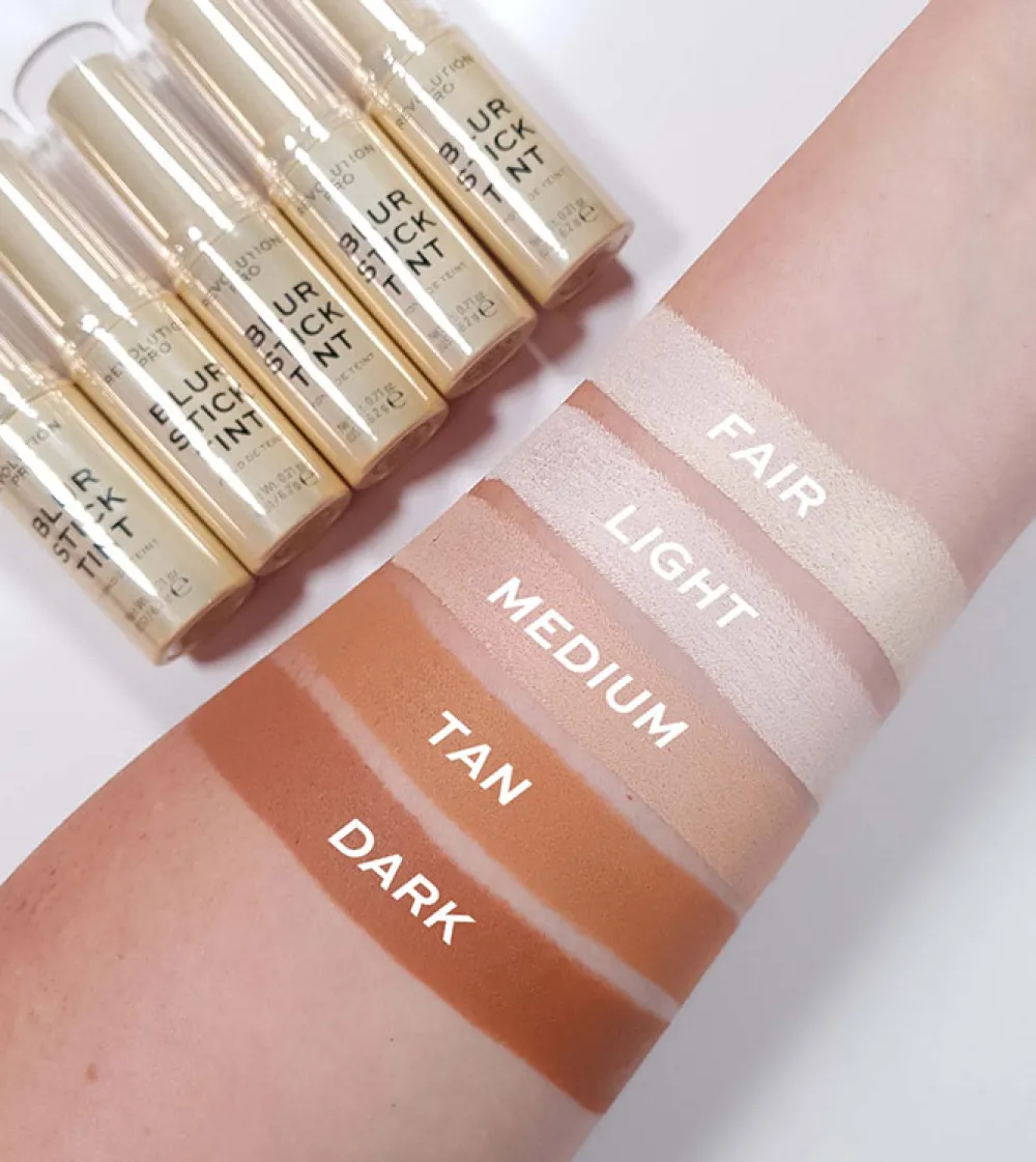 Base de maquillaje en stick Blur Stick Tint - Dark>Revolution Pro Hot