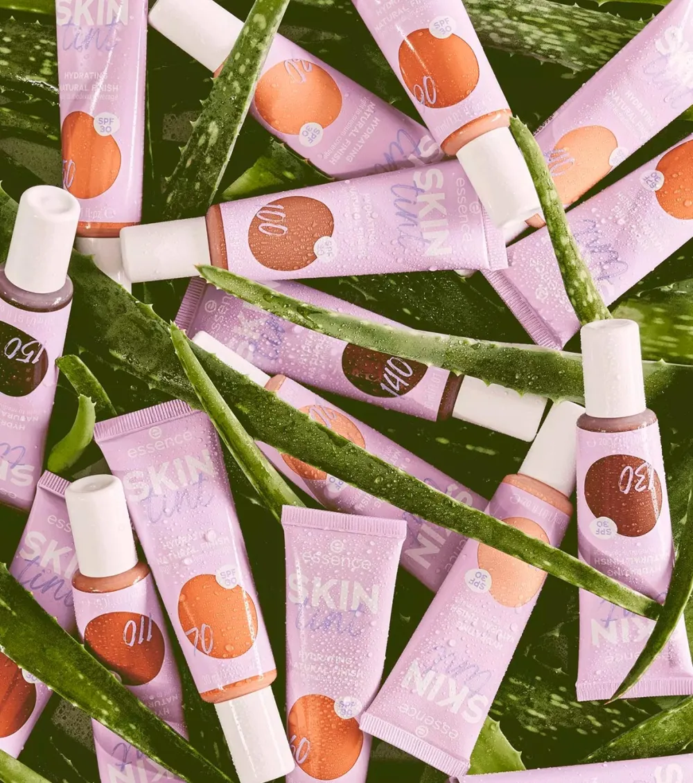 Crema hidratante con color Skin Tint - 100>essence New