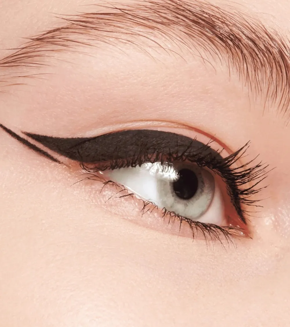 Delineador de ojos en gel Stay & Play Waterproof - 01: Black>essence Sale