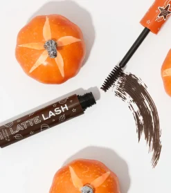 *Pumpkin Spice* - Máscara de pestañas marrón Latte Lash><noscript><img width=