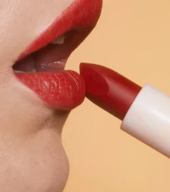 Revolution - Barra de labios satinada Lip Allure Soft Satin - CEO Brick Red><noscript><img width=
