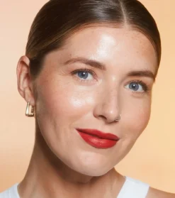 Revolution - Barra de labios satinada Lip Allure Soft Satin - CEO Brick Red><noscript><img width=