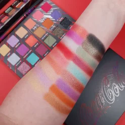 Revolution - *Coca Cola* - Paleta de sombras><noscript><img width=