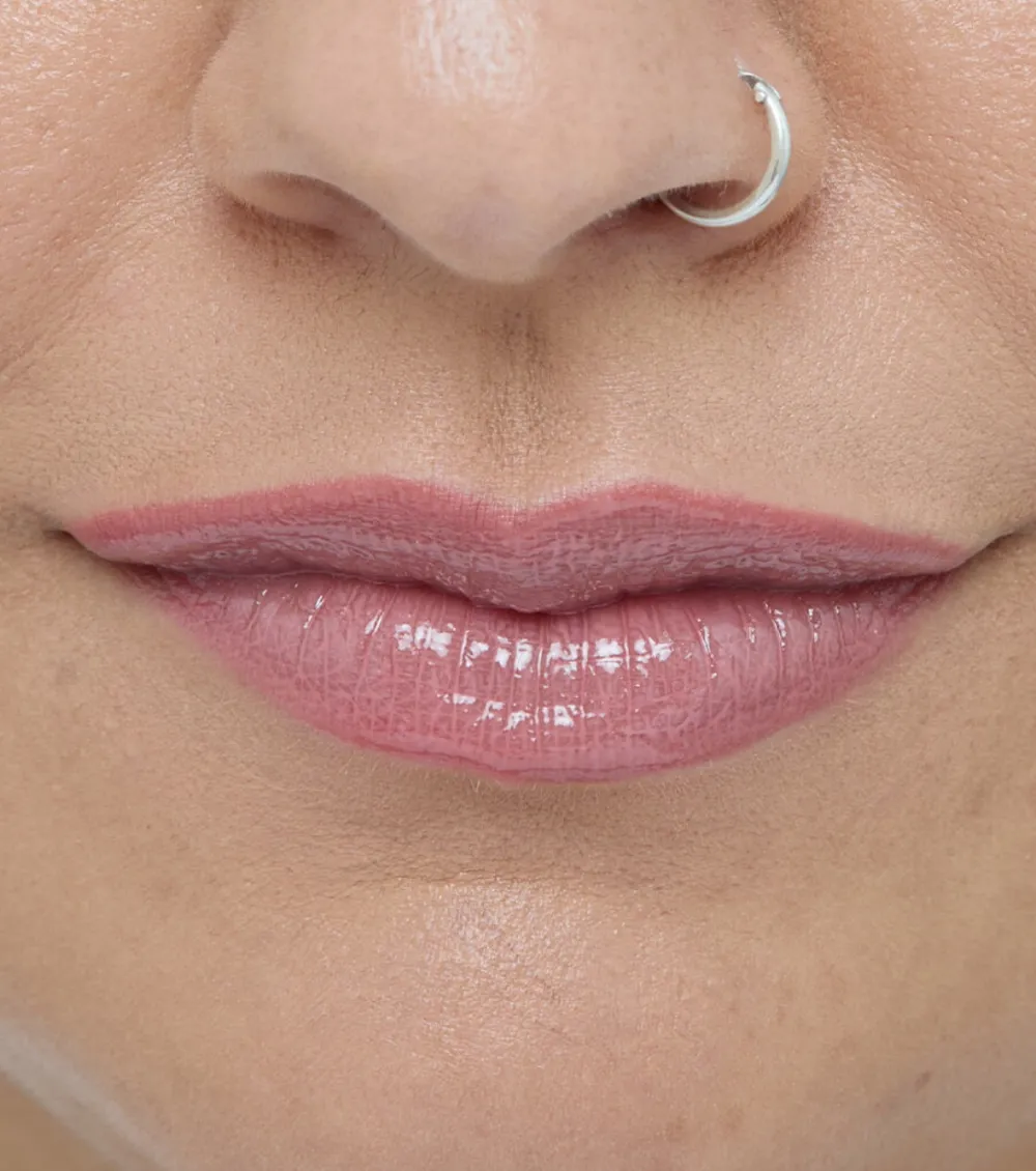 Revolution - Perfilador de labios Pout Liner - Doll Cool Nude>Makeup Revolution Hot