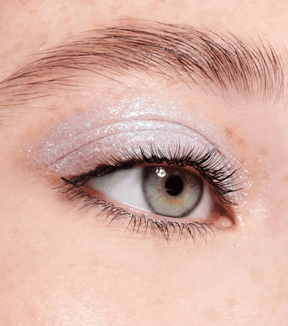 Sombra de ojos líquida Space Glam Chrome - 010: Milky Way>Catrice Outlet