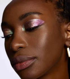 Sombra de ojos líquida Space Glam Chrome - 020: Cosmic Lights><noscript><img width=