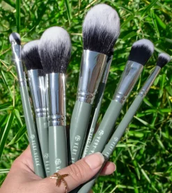 *Very Vegan* - Brocha para base de maquillaje>W7 Clearance