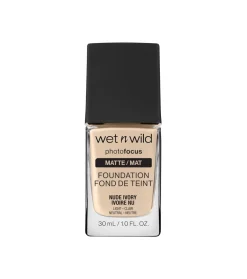 - Base de maquillaje Photo Focus Matte - E363C: Nude Ivory>Wet n Wild Hot