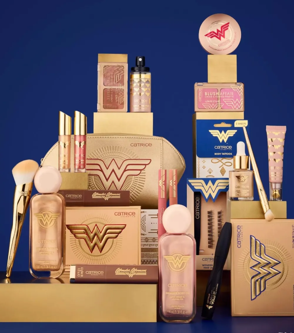 *Wonder Woman* - Brillo de labios Shimmer Lip Glaze - 020: Brave And Powerful>Catrice Outlet